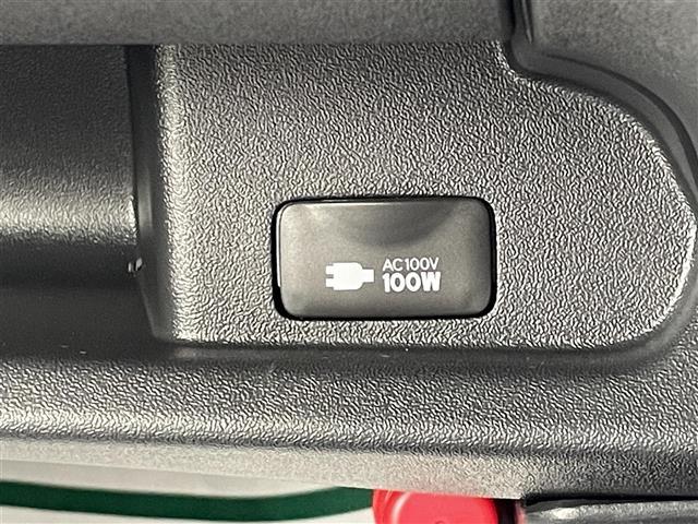 ハイエースバン スーパーＧＬ　ダーク　プライムＩＩ　プッシュスタート　ドライブレコーダー　バックカメラ　パワーステアリング　パワーウィンドウ　ハーフレザーシート　オートライト　純正アルミホイール　純正ＬＥＤヘッドライト　オートライト　盗難防止装置（14枚目）