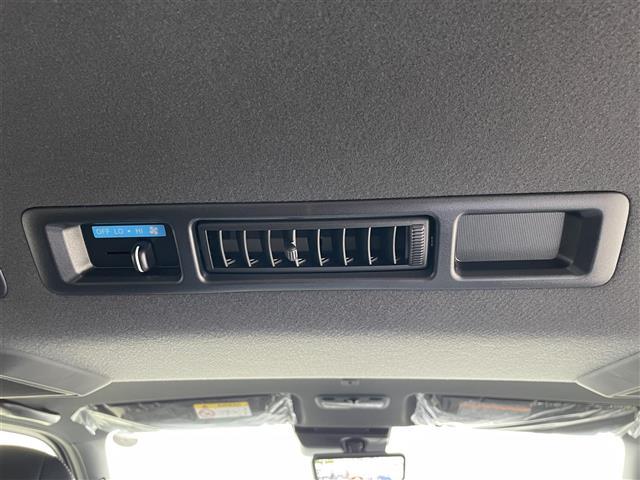 ハイエースバン スーパーＧＬ　ダーク　プライムＩＩ　プッシュスタート　ドライブレコーダー　バックカメラ　パワーステアリング　パワーウィンドウ　ハーフレザーシート　オートライト　純正アルミホイール　純正ＬＥＤヘッドライト　オートライト　盗難防止装置（17枚目）