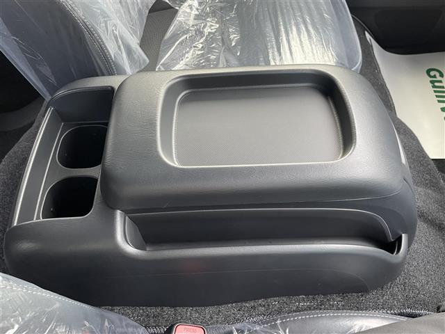 ハイエースバン スーパーＧＬ　ダーク　プライムＩＩ　プッシュスタート　ドライブレコーダー　バックカメラ　パワーステアリング　パワーウィンドウ　ハーフレザーシート　オートライト　純正アルミホイール　純正ＬＥＤヘッドライト　オートライト　盗難防止装置（19枚目）