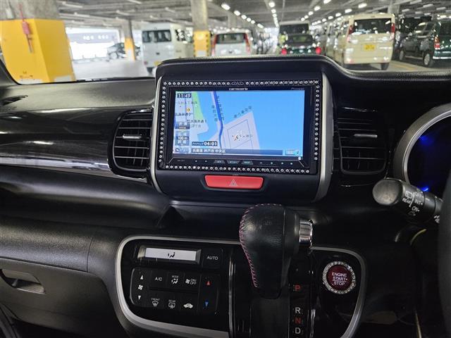 N-BOX G・ターボパッケージ 社外ナビ フルセグ バックカメラ 後席用モニター ETC 両側パワスラ キノセンヘッドランプ オートライト クルコン パドルシフト オートエアコン プッシュエンジンスタート スマートキー 禁煙車(3枚目)