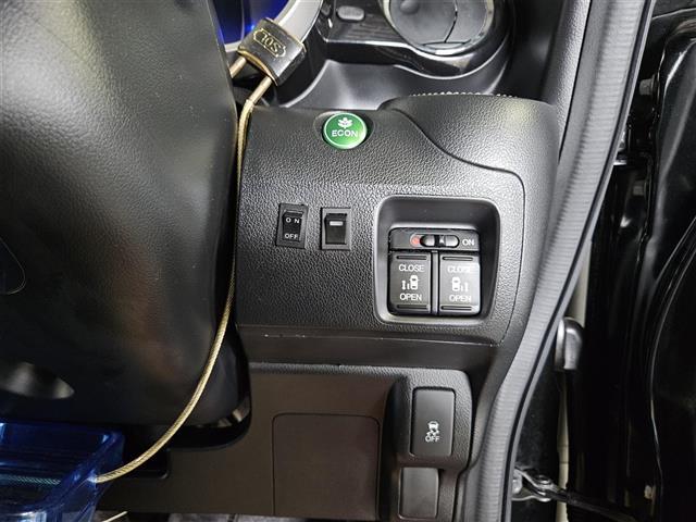 N-BOX G・ターボパッケージ 社外ナビ フルセグ バックカメラ 後席用モニター ETC 両側パワスラ キノセンヘッドランプ オートライト クルコン パドルシフト オートエアコン プッシュエンジンスタート スマートキー 禁煙車(4枚目)