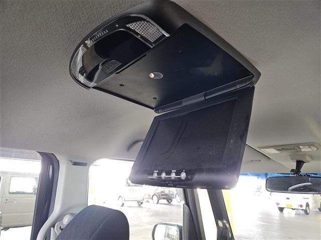 N-BOX G・ターボパッケージ 社外ナビ フルセグ バックカメラ 後席用モニター ETC 両側パワスラ キノセンヘッドランプ オートライト クルコン パドルシフト オートエアコン プッシュエンジンスタート スマートキー 禁煙車(5枚目)