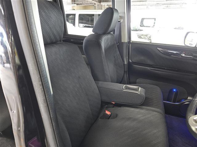 N-BOX G・ターボパッケージ 社外ナビ フルセグ バックカメラ 後席用モニター ETC 両側パワスラ キノセンヘッドランプ オートライト クルコン パドルシフト オートエアコン プッシュエンジンスタート スマートキー 禁煙車(8枚目)