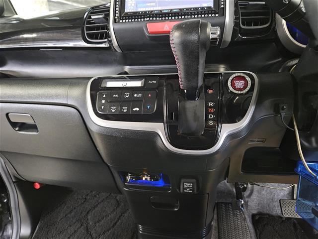 N-BOX G・ターボパッケージ 社外ナビ フルセグ バックカメラ 後席用モニター ETC 両側パワスラ キノセンヘッドランプ オートライト クルコン パドルシフト オートエアコン プッシュエンジンスタート スマートキー 禁煙車(22枚目)