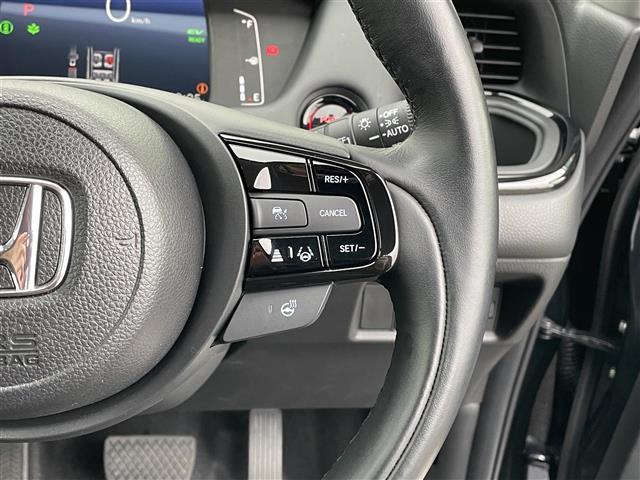 フィット ｅ：ＨＥＶリュクス　ワンオーナー　純正ナビ　アラウンドビューモニター　ドライブレコーダー　ＥＴＣ２．０　レーダークルーズコントロール　シートヒーター　ハンドルヒーター　オートライト　電格ミラー　スマートキー（9枚目）