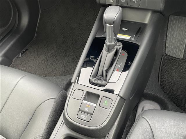 フィット ｅ：ＨＥＶリュクス　ワンオーナー　純正ナビ　アラウンドビューモニター　ドライブレコーダー　ＥＴＣ２．０　レーダークルーズコントロール　シートヒーター　ハンドルヒーター　オートライト　電格ミラー　スマートキー（13枚目）