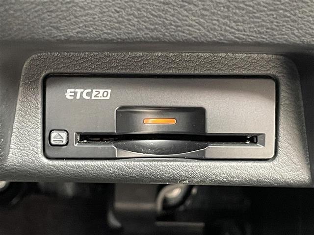 スカイライン ４００Ｒ　純正ナビ　アラウンドビューカメラ　ＥＴＣ　ドライブレコーダー　パドルシフト　レーダークルーズコントロール　プロパイロット　オートライト　パワーシート　オットマン　シートヒーター　スマートキー（13枚目）