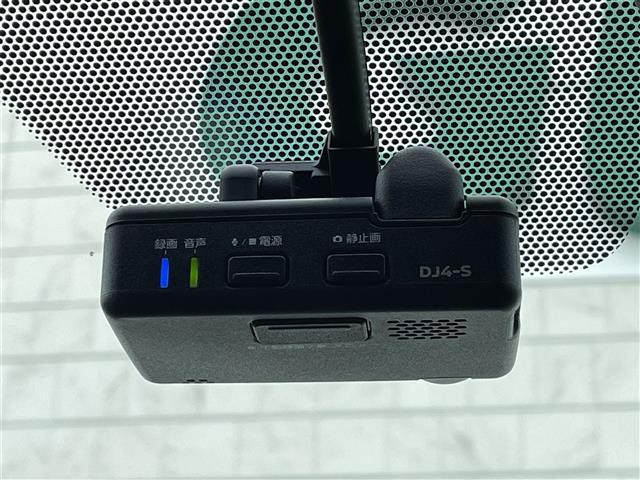 スカイライン ４００Ｒ　純正ナビ　アラウンドビューカメラ　ＥＴＣ　ドライブレコーダー　パドルシフト　レーダークルーズコントロール　プロパイロット　オートライト　パワーシート　オットマン　シートヒーター　スマートキー（14枚目）