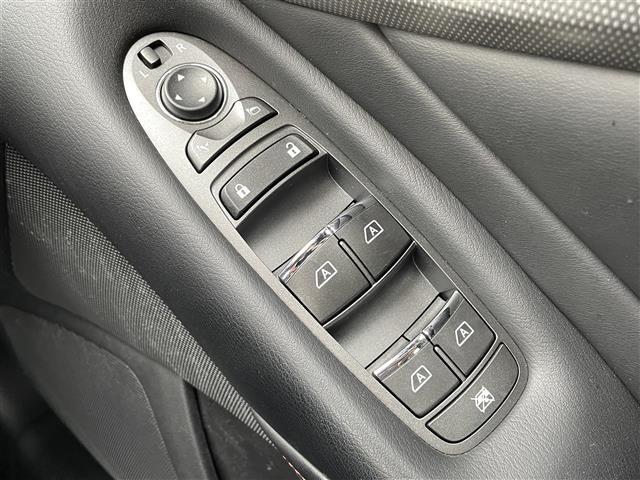 スカイライン ４００Ｒ　純正ナビ　アラウンドビューカメラ　ＥＴＣ　ドライブレコーダー　パドルシフト　レーダークルーズコントロール　プロパイロット　オートライト　パワーシート　オットマン　シートヒーター　スマートキー（17枚目）