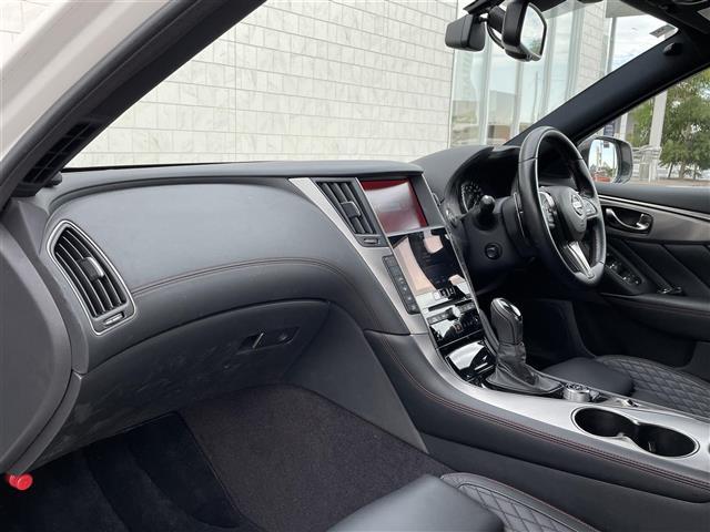 スカイライン ４００Ｒ　純正ナビ　アラウンドビューカメラ　ＥＴＣ　ドライブレコーダー　パドルシフト　レーダークルーズコントロール　プロパイロット　オートライト　パワーシート　オットマン　シートヒーター　スマートキー（20枚目）