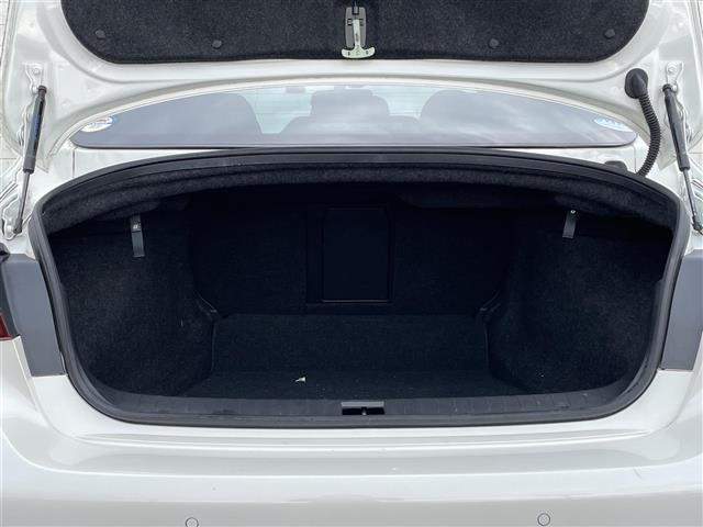 スカイライン ４００Ｒ　純正ナビ　アラウンドビューカメラ　ＥＴＣ　ドライブレコーダー　パドルシフト　レーダークルーズコントロール　プロパイロット　オートライト　パワーシート　オットマン　シートヒーター　スマートキー（23枚目）