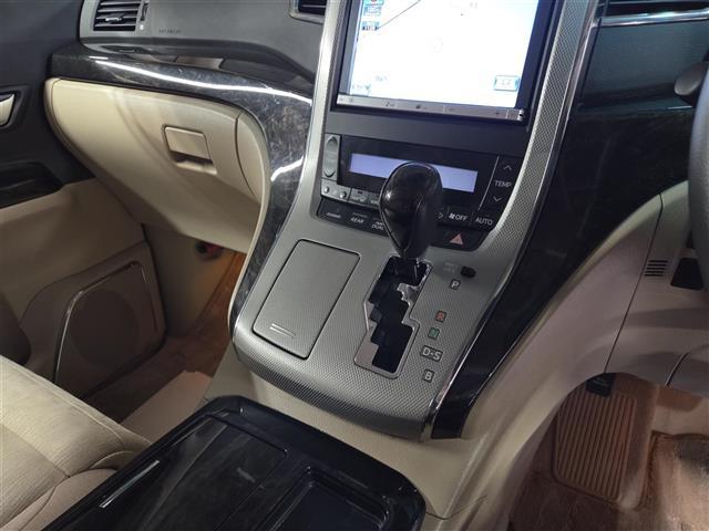 アルファードハイブリッド Ｇ　禁煙車　ワンオーナー　バックカメラ　ドラレコ　クルーズコントロール　ステア連動ＨＩＤオートライト　純正８型ナビＴＶ　両側パワスラ　電動バックドア　前席パワーシート　２列目キャプテンシート　スマートキー（22枚目）