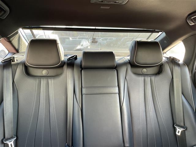 クラウンハイブリッド ＲＳアドバンス　純正ナビ　全周囲カメラ　バックカメラ　パワーステアリング　アイドリングストップ　パワーウィンドウ　プッシュスタート　ＭＴモード付ＡＴ　パドルシフト　純正ＬＥＤヘッドライト　パーキングアシスト　ＡＢＳ（35枚目）