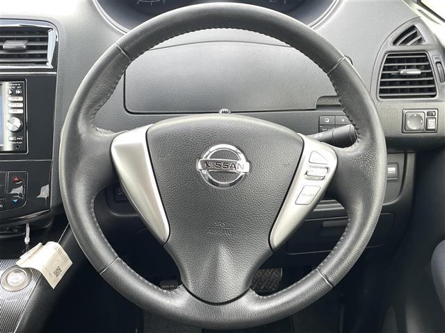 セレナ ライダー　純正７インチナビ　ＡＭ　ＦＭ　ＣＤ　ＤＶＤ　ＴＶ　ＢＴ　バックカメラ　両側パワースライドドア　ＥＴＣ車載器　アイドリングストップ　電動格納ミラー　スマートキー　ウィンカーミラー　ディスチャージライト（3枚目）