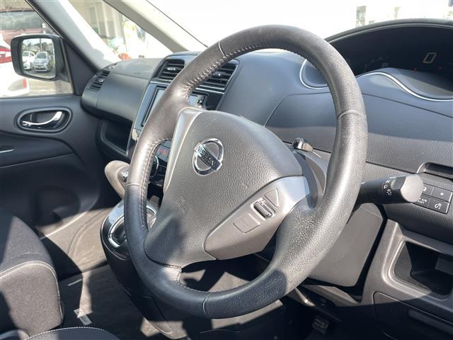 セレナ ライダー　純正７インチナビ　ＡＭ　ＦＭ　ＣＤ　ＤＶＤ　ＴＶ　ＢＴ　バックカメラ　両側パワースライドドア　ＥＴＣ車載器　アイドリングストップ　電動格納ミラー　スマートキー　ウィンカーミラー　ディスチャージライト（4枚目）