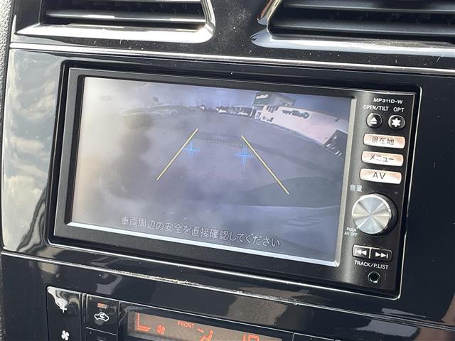 セレナ ライダー　純正７インチナビ　ＡＭ　ＦＭ　ＣＤ　ＤＶＤ　ＴＶ　ＢＴ　バックカメラ　両側パワースライドドア　ＥＴＣ車載器　アイドリングストップ　電動格納ミラー　スマートキー　ウィンカーミラー　ディスチャージライト（7枚目）