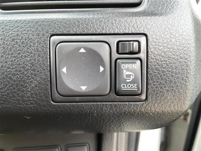 セレナ ライダー　純正７インチナビ　ＡＭ　ＦＭ　ＣＤ　ＤＶＤ　ＴＶ　ＢＴ　バックカメラ　両側パワースライドドア　ＥＴＣ車載器　アイドリングストップ　電動格納ミラー　スマートキー　ウィンカーミラー　ディスチャージライト（11枚目）