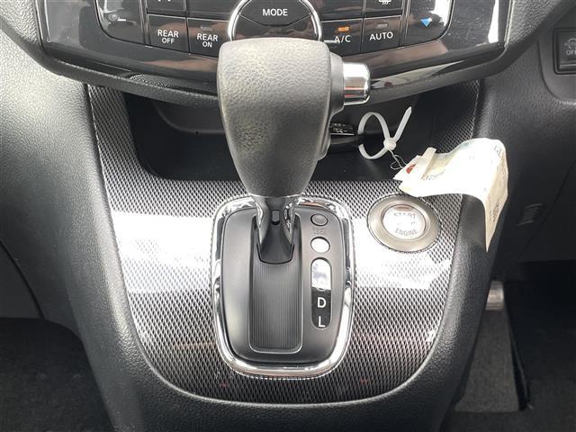 セレナ ライダー　純正７インチナビ　ＡＭ　ＦＭ　ＣＤ　ＤＶＤ　ＴＶ　ＢＴ　バックカメラ　両側パワースライドドア　ＥＴＣ車載器　アイドリングストップ　電動格納ミラー　スマートキー　ウィンカーミラー　ディスチャージライト（15枚目）