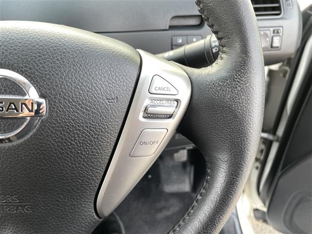 セレナ ライダー　純正７インチナビ　ＡＭ　ＦＭ　ＣＤ　ＤＶＤ　ＴＶ　ＢＴ　バックカメラ　両側パワースライドドア　ＥＴＣ車載器　アイドリングストップ　電動格納ミラー　スマートキー　ウィンカーミラー　ディスチャージライト（20枚目）