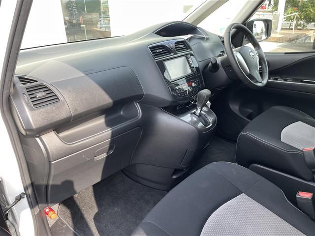 セレナ ライダー　純正７インチナビ　ＡＭ　ＦＭ　ＣＤ　ＤＶＤ　ＴＶ　ＢＴ　バックカメラ　両側パワースライドドア　ＥＴＣ車載器　アイドリングストップ　電動格納ミラー　スマートキー　ウィンカーミラー　ディスチャージライト（24枚目）