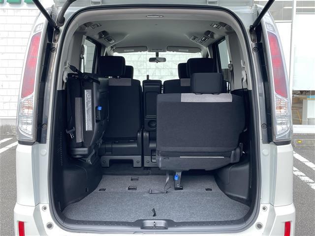 セレナ ライダー　純正７インチナビ　ＡＭ　ＦＭ　ＣＤ　ＤＶＤ　ＴＶ　ＢＴ　バックカメラ　両側パワースライドドア　ＥＴＣ車載器　アイドリングストップ　電動格納ミラー　スマートキー　ウィンカーミラー　ディスチャージライト（28枚目）