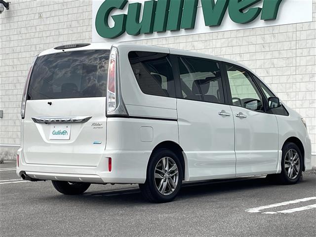 セレナ ライダー　純正７インチナビ　ＡＭ　ＦＭ　ＣＤ　ＤＶＤ　ＴＶ　ＢＴ　バックカメラ　両側パワースライドドア　ＥＴＣ車載器　アイドリングストップ　電動格納ミラー　スマートキー　ウィンカーミラー　ディスチャージライト（35枚目）