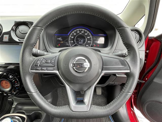 ノート ｅ－パワー　メダリスト　純正ナビ　バックカメラ　ハイブリット車　アイドリングストップ　プッシュスタート　パワーステアリング　パワーウィンドウ　パーキングアシスト　純正ＬＥＤヘッドライト　禁煙車　スマートキー　ハーフレザー（5枚目）