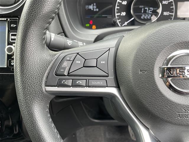 ノート ｅ－パワー　メダリスト　純正ナビ　バックカメラ　ハイブリット車　アイドリングストップ　プッシュスタート　パワーステアリング　パワーウィンドウ　パーキングアシスト　純正ＬＥＤヘッドライト　禁煙車　スマートキー　ハーフレザー（6枚目）