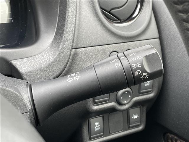 ノート ｅ－パワー　メダリスト　純正ナビ　バックカメラ　ハイブリット車　アイドリングストップ　プッシュスタート　パワーステアリング　パワーウィンドウ　パーキングアシスト　純正ＬＥＤヘッドライト　禁煙車　スマートキー　ハーフレザー（8枚目）