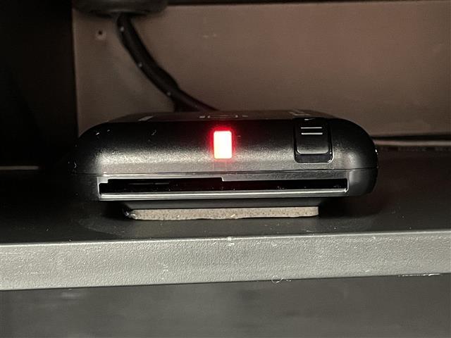 ノート ｅ－パワー　メダリスト　純正ナビ　バックカメラ　ハイブリット車　アイドリングストップ　プッシュスタート　パワーステアリング　パワーウィンドウ　パーキングアシスト　純正ＬＥＤヘッドライト　禁煙車　スマートキー　ハーフレザー（11枚目）