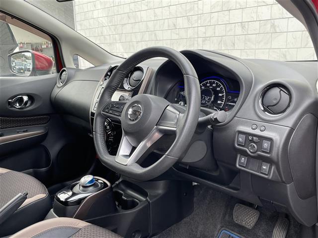 ノート ｅ－パワー　メダリスト　純正ナビ　バックカメラ　ハイブリット車　アイドリングストップ　プッシュスタート　パワーステアリング　パワーウィンドウ　パーキングアシスト　純正ＬＥＤヘッドライト　禁煙車　スマートキー　ハーフレザー（24枚目）