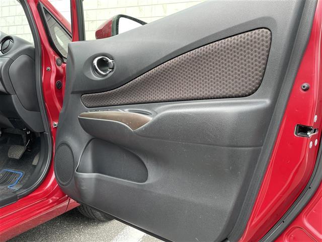 ノート ｅ－パワー　メダリスト　純正ナビ　バックカメラ　ハイブリット車　アイドリングストップ　プッシュスタート　パワーステアリング　パワーウィンドウ　パーキングアシスト　純正ＬＥＤヘッドライト　禁煙車　スマートキー　ハーフレザー（25枚目）