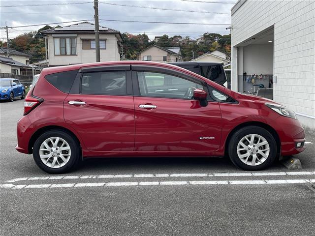 ノート ｅ－パワー　メダリスト　純正ナビ　バックカメラ　ハイブリット車　アイドリングストップ　プッシュスタート　パワーステアリング　パワーウィンドウ　パーキングアシスト　純正ＬＥＤヘッドライト　禁煙車　スマートキー　ハーフレザー（29枚目）