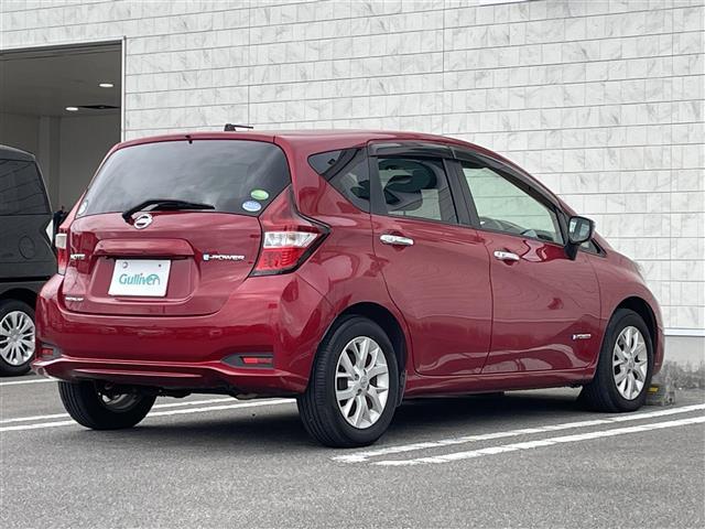 ノート ｅ－パワー　メダリスト　純正ナビ　バックカメラ　ハイブリット車　アイドリングストップ　プッシュスタート　パワーステアリング　パワーウィンドウ　パーキングアシスト　純正ＬＥＤヘッドライト　禁煙車　スマートキー　ハーフレザー（30枚目）