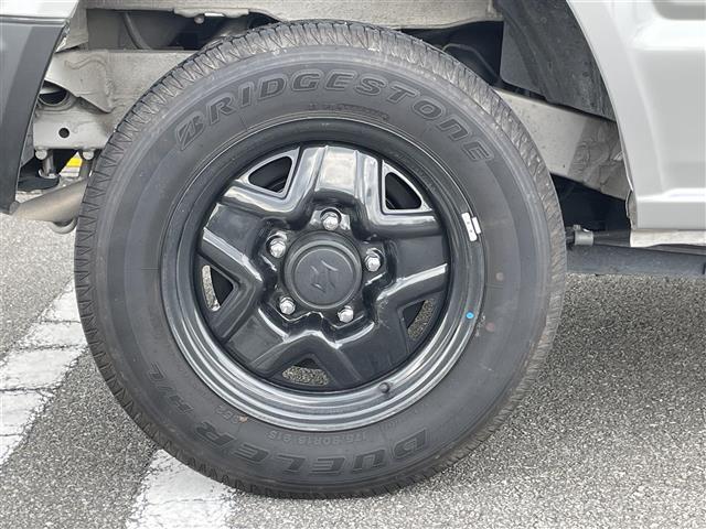 ジムニー ＸＬ　ワンオーナー　社外ＳＤナビ（ＣＤ／ＤＶＤ／ＡＭ／ＦＭ／ＢＴ）アイドリングストップ　車線逸脱警報　機能衝突防止機能　クリアランスソナー　横滑り防止機能　Ｄ席／Ｎ席シートヒーター　ＥＴＣ（10枚目）