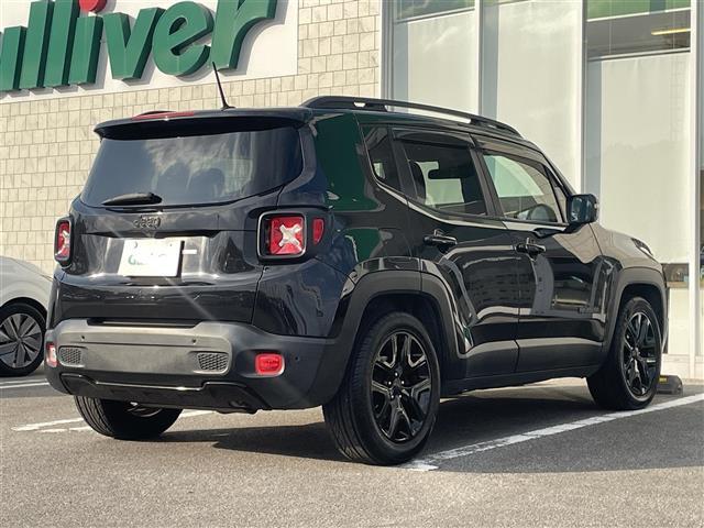 ジープ・レネゲード ブラックエディション 純正ディスプレイ ETC車載器 バックカメラ 純正アルミホイール ウィンカーミラー オートエアコン スマートキー 電動パーキングブレーキ クルーズコントロール USB AUX ルーフレール プッシュス(5枚目)