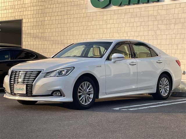 クラウンハイブリッド ロイヤルサルーン　純正ナビ　クルーズコントロール　アイドリングストップ　プッシュスタート　パワーシート　バックカメラ　純正フロアマット　純正ＬＥＤヘッドライト　ＭＴモード付ＡＴ　純正アルミホイール　レーンアシスト（5枚目）