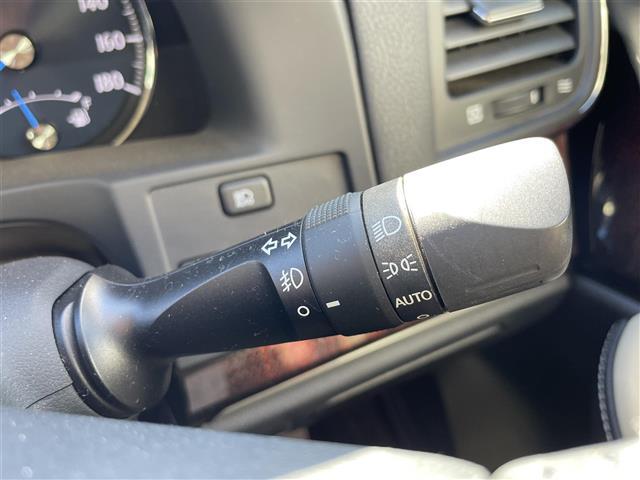 クラウンハイブリッド ロイヤルサルーン　純正ナビ　クルーズコントロール　アイドリングストップ　プッシュスタート　パワーシート　バックカメラ　純正フロアマット　純正ＬＥＤヘッドライト　ＭＴモード付ＡＴ　純正アルミホイール　レーンアシスト（17枚目）