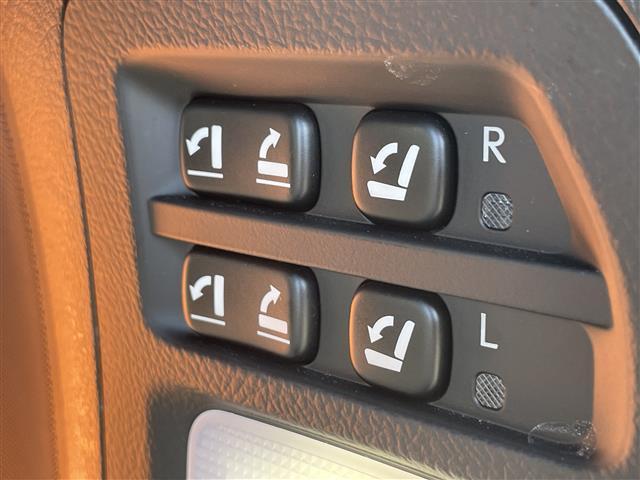 LX LX570ブラックシークエンス 純正ナビ Bluetooth フルセグTV Blu-ray DVD CD サンルーフ リアエンターテイメント 置くだけ充電 純正ドラレコ 社外前後ドラレコ 全席パワーシート D/N席メモリーシート(19枚目)