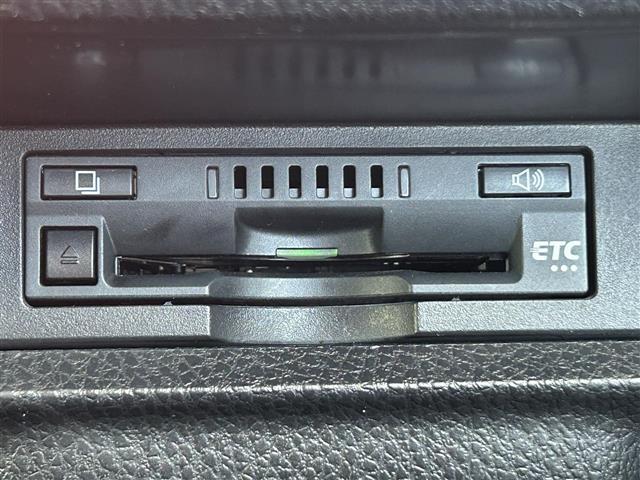 ヴォクシー ＺＳ　純正フルセグナビ　フルエアロ　アイドリングストップ　プッシュスタート　ＭＴモード付ＡＴ　パワーウィンドウ　パワーステアリング　パーキングアシスト　クルーズコントロール　バックカメラ　３列シート　ＷＡＣ（29枚目）