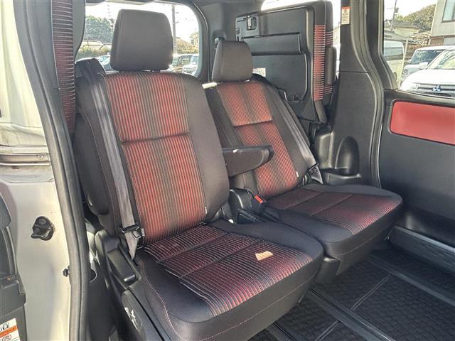 ヴォクシー ＺＳ　純正フルセグナビ　フルエアロ　アイドリングストップ　プッシュスタート　ＭＴモード付ＡＴ　パワーウィンドウ　パワーステアリング　パーキングアシスト　クルーズコントロール　バックカメラ　３列シート　ＷＡＣ（34枚目）