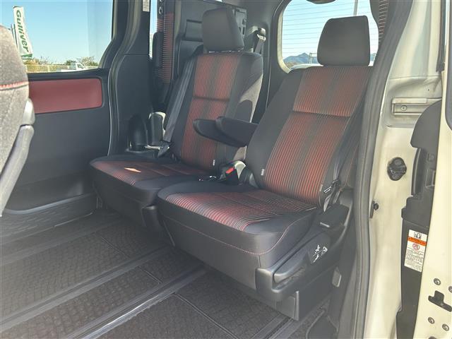 ヴォクシー ＺＳ　純正フルセグナビ　フルエアロ　アイドリングストップ　プッシュスタート　ＭＴモード付ＡＴ　パワーウィンドウ　パワーステアリング　パーキングアシスト　クルーズコントロール　バックカメラ　３列シート　ＷＡＣ（36枚目）