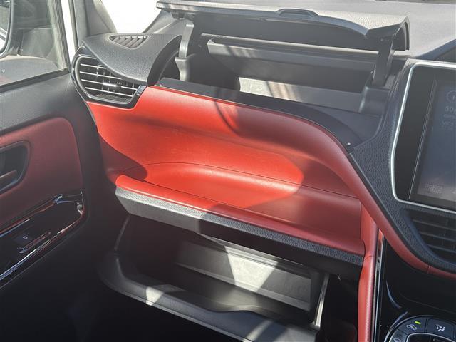 ヴォクシー ＺＳ　純正フルセグナビ　フルエアロ　アイドリングストップ　プッシュスタート　ＭＴモード付ＡＴ　パワーウィンドウ　パワーステアリング　パーキングアシスト　クルーズコントロール　バックカメラ　３列シート　ＷＡＣ（37枚目）