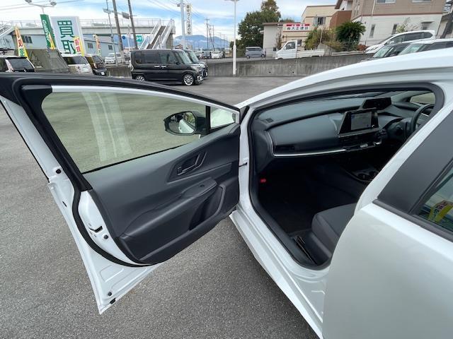 プリウス U 純ディスプレイオーディオ/Bカメ/ドラレコ/レーダークルコン/etc2.0/革ステ/ステスイ/電格ウィンカーミラー/電動PB/オートブレーキホールド(18枚目)