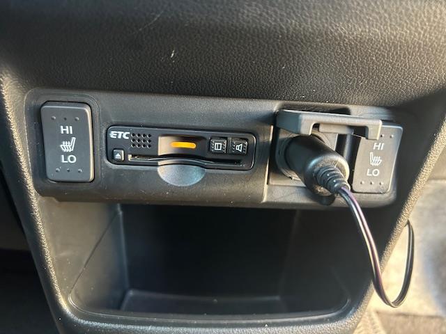 N-BOX G SSパッケージ 社外ナビ/LEDヘッドライト/オートライト/ステスイ/電動格納ウインカーミラー/ETC/純正フロアマット/ドアバイザー/前後簿ラレコ/プッシュスタート/スマートキー/運転席&助手席シートヒーター(10枚目)