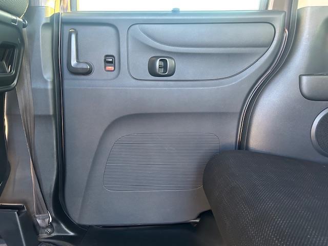 N-BOX G SSパッケージ 社外ナビ/LEDヘッドライト/オートライト/ステスイ/電動格納ウインカーミラー/ETC/純正フロアマット/ドアバイザー/前後簿ラレコ/プッシュスタート/スマートキー/運転席&助手席シートヒーター(24枚目)