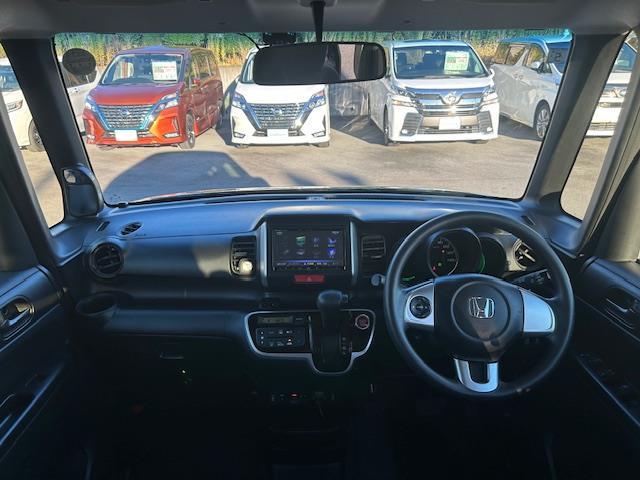 N-BOX G SSパッケージ 社外ナビ/LEDヘッドライト/オートライト/ステスイ/電動格納ウインカーミラー/ETC/純正フロアマット/ドアバイザー/前後簿ラレコ/プッシュスタート/スマートキー/運転席&助手席シートヒーター(42枚目)