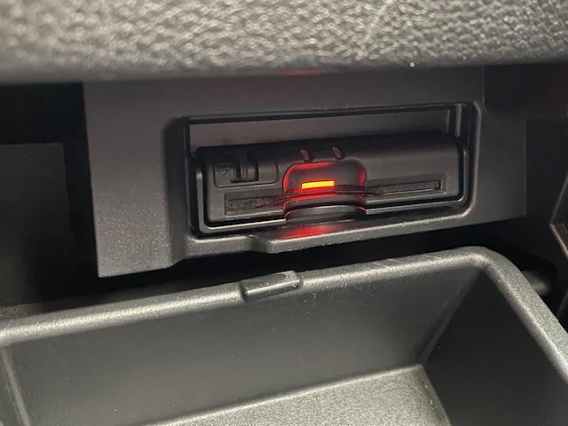 セレナ ハイウェイスター Vセレクション 純ナビ/Bカメ/ドラレコ/ETC/クルコン/フリップダウン/エマージェンシーブレーキ/両パワスラ/革ステ/ステスイ/ドアバイザー(13枚目)