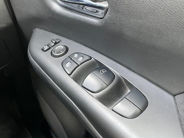 セレナ ハイウェイスター Vセレクション 純ナビ/Bカメ/ドラレコ/ETC/クルコン/フリップダウン/エマージェンシーブレーキ/両パワスラ/革ステ/ステスイ/ドアバイザー(14枚目)