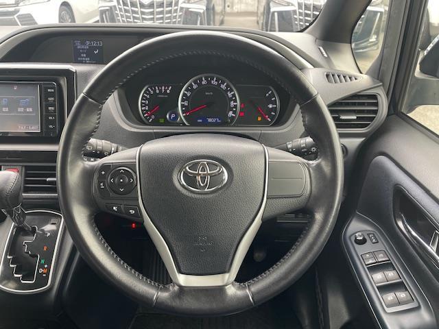 ヴォクシー ZS 煌 純正ナビ/バックカメラ/LEDヘッドライト/オートライト/フォグランプ/革巻きステアリング/ステスイ/電格ウインカーミラー/ETC/純正フロアマット/ドアバイザー/前方ドラレコ/純正後部モニター(6枚目)